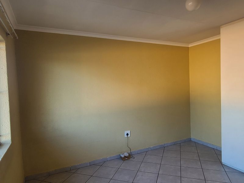lock up and go upstairs apartment, investment opportunity - Photo 6