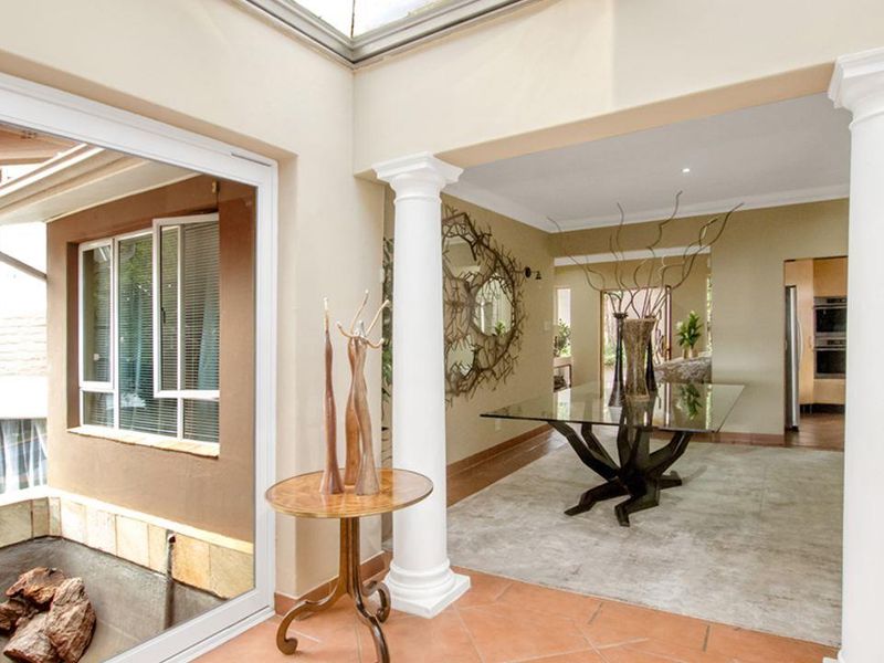 Beautiful modern home with 2 houses: 6 bedrooms, 6 bathrooms each plus 3 self contained flatlets. - Photo 7