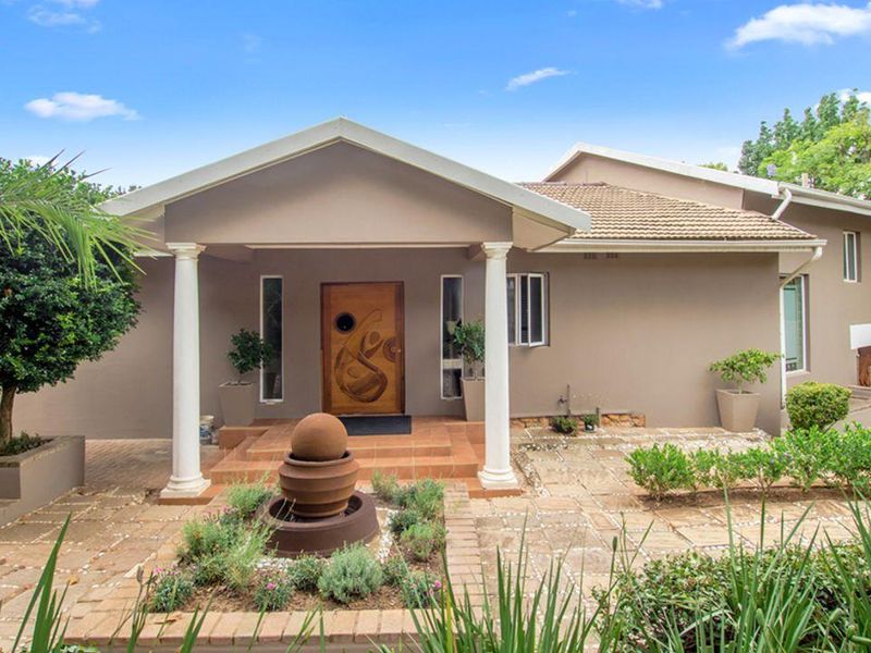 Beautiful modern home with 2 houses: 6 bedrooms, 6 bathrooms each plus 3 self contained flatlets. - Photo 2