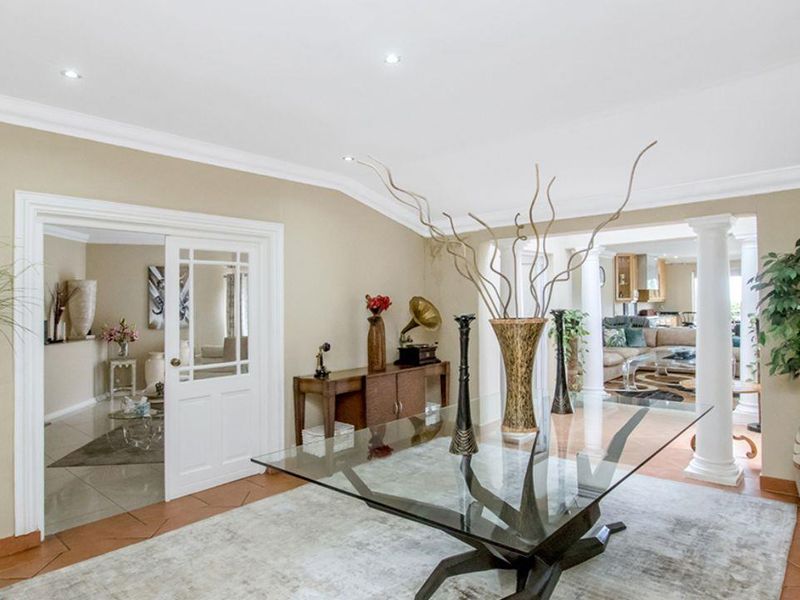 Beautiful modern home with 2 houses: 6 bedrooms, 6 bathrooms each plus 3 self contained flatlets. - Photo 4