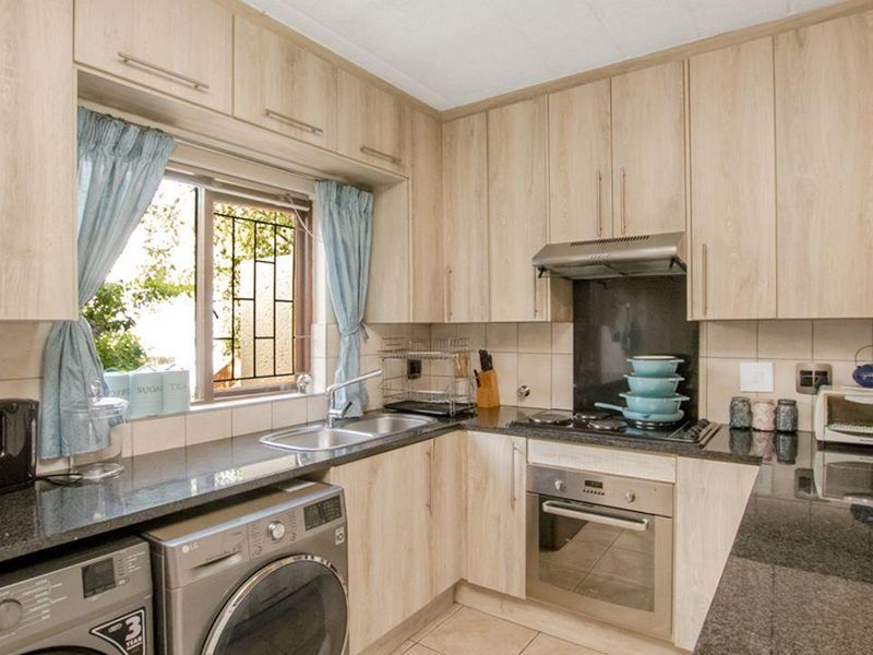 2 bedroom private garden unit in sought after estate in Jukskei Park - Photo 5