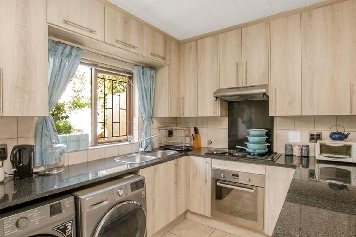 2 bedroom private garden unit in sought after estate in Jukskei Park - Photo 5