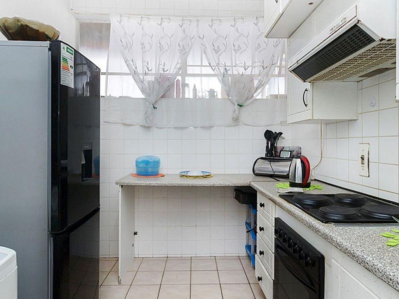 2 bedroom, 1.5 bathroom - Photo 7