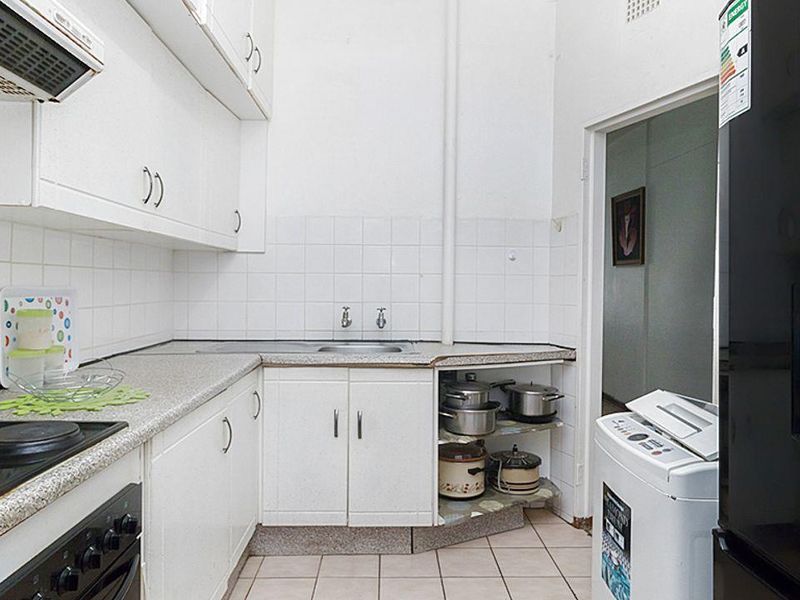 2 bedroom, 1.5 bathroom - Photo 6