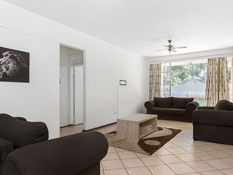 2 bedroom, 1.5 bathroom - Photo 4