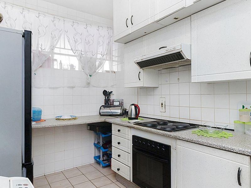 2 bedroom, 1.5 bathroom - Photo 5
