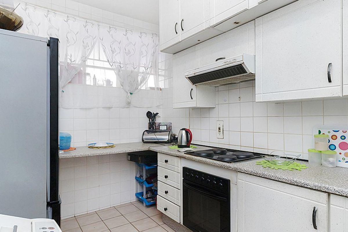 2 bedroom, 1.5 bathroom - Photo 5
