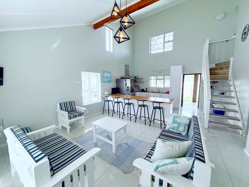 Spacious 3.5 Bedroom home in Langebaan —perfect for coastal getaways or long term investment! - Photo 9