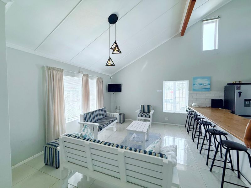 Spacious 3.5 Bedroom home in Langebaan —perfect for coastal getaways or long term investment! - Photo 10