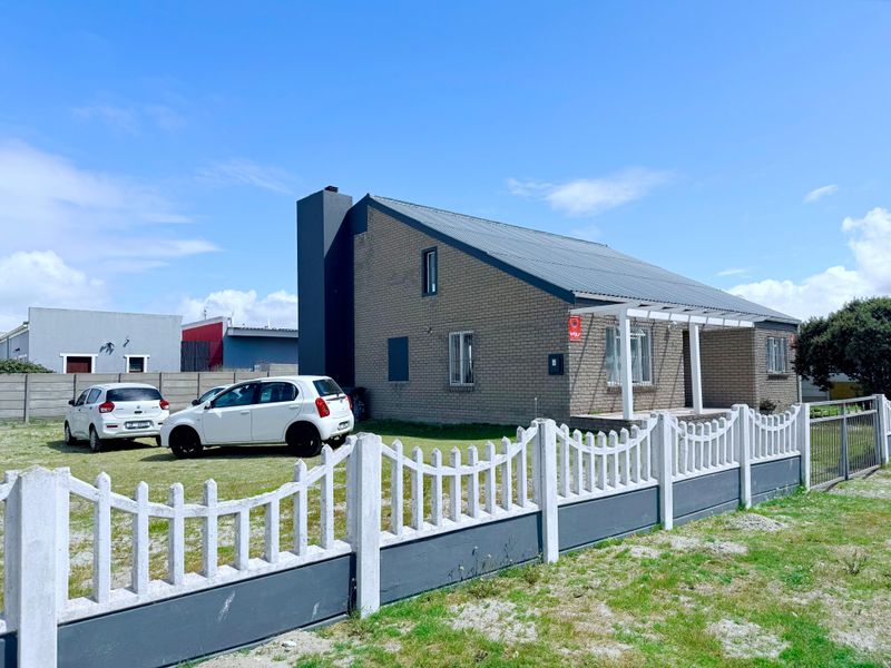 Spacious 3.5 Bedroom home in Langebaan —perfect for coastal getaways or long term investment! - Photo 8