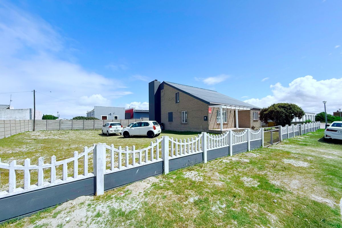 Spacious 3.5 Bedroom home in Langebaan —perfect for coastal getaways or long term investment! - Photo 4