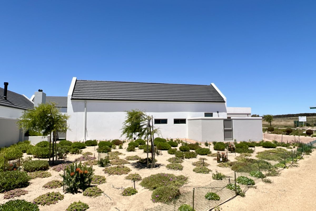 Superb space with low maintenance - Photo 2