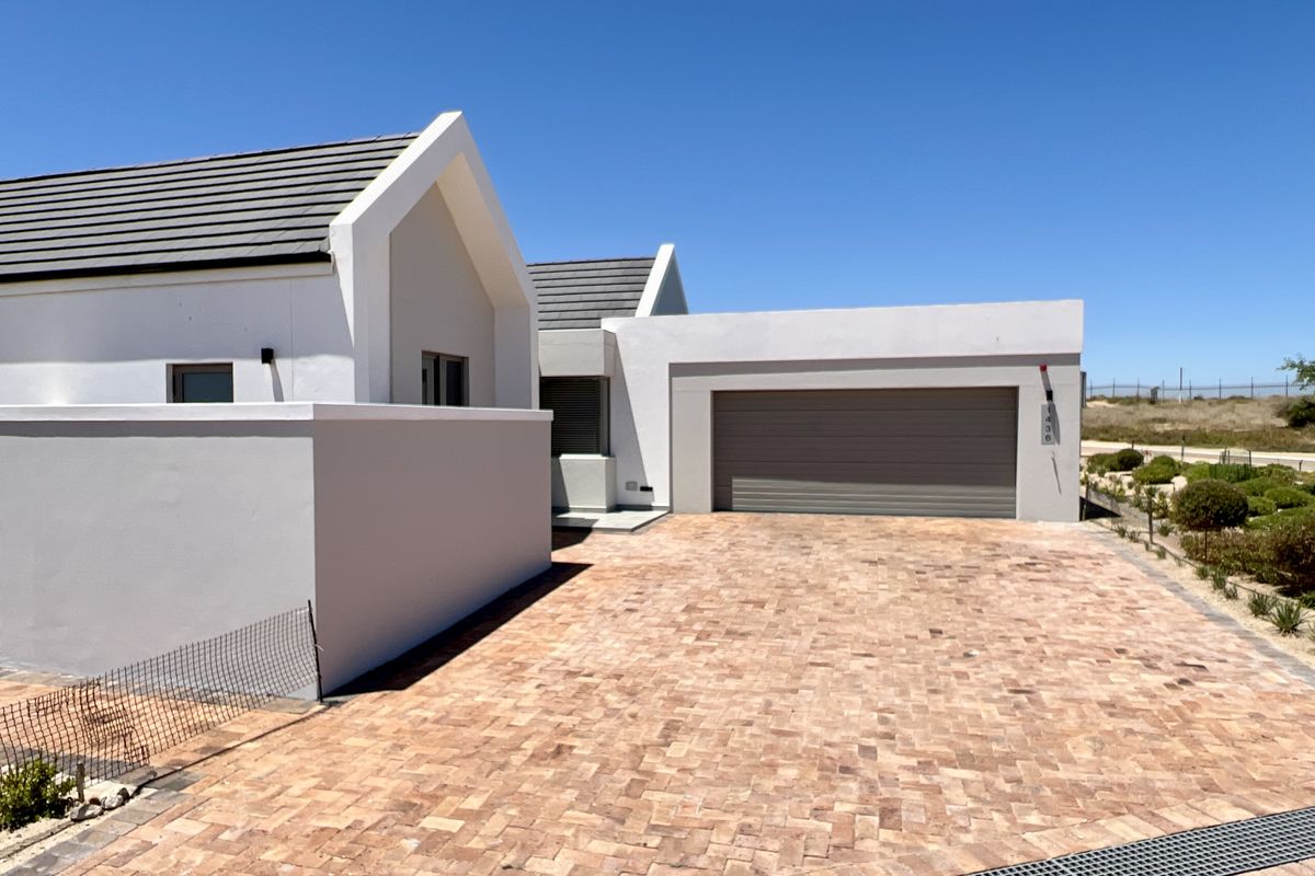 Superb space with low maintenance - Photo 3