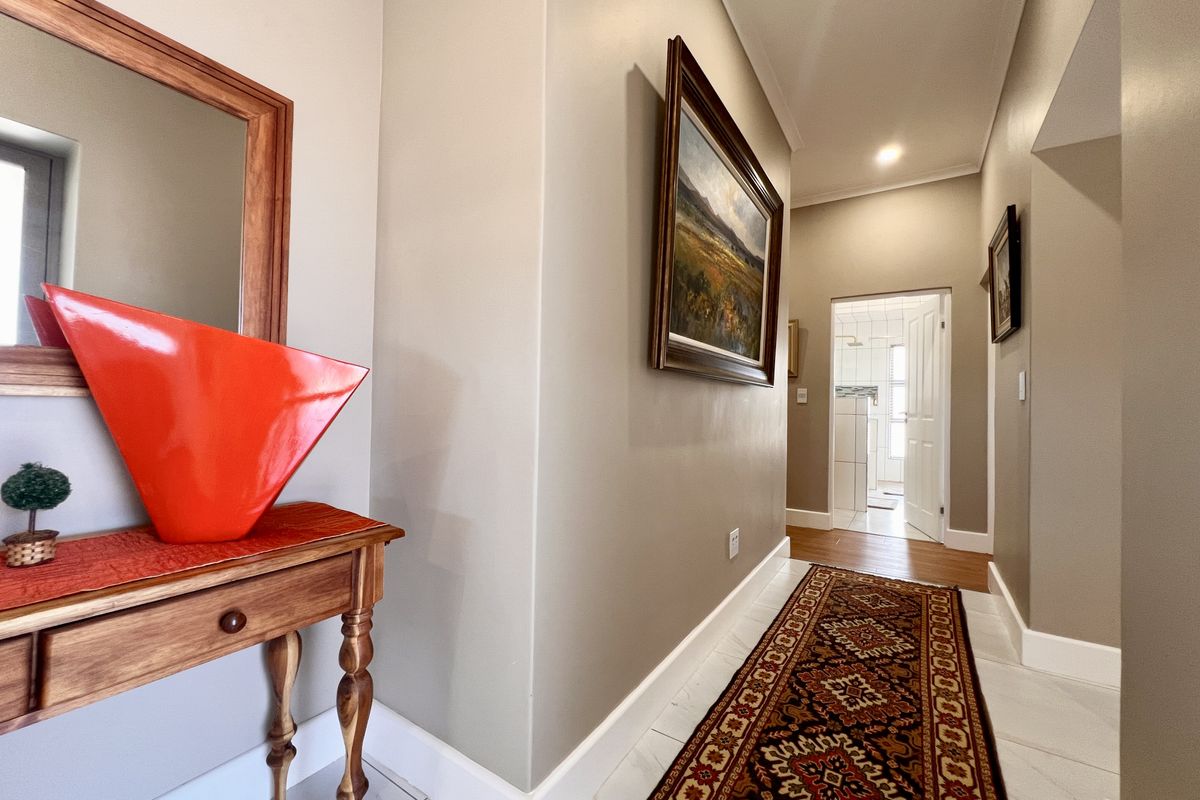 Superb space with low maintenance - Photo 5