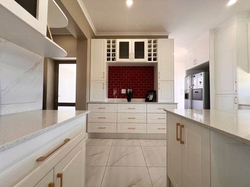 Superb space with low maintenance - Photo 7