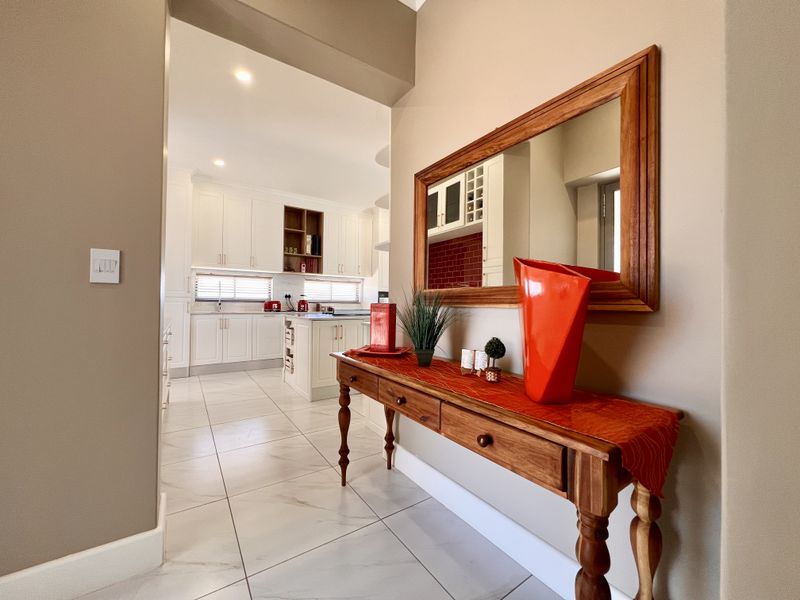 Superb space with low maintenance - Photo 4