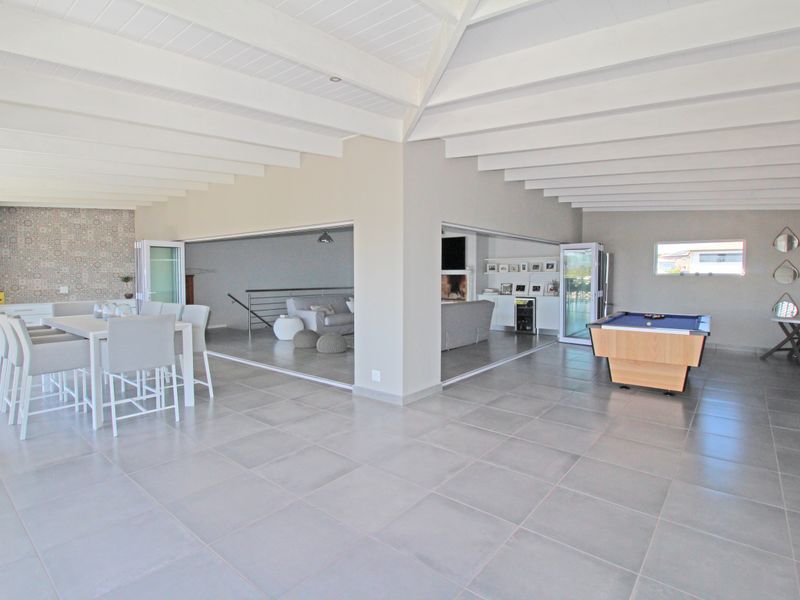Amazing 4 Bedroom Home with Spectacular Lagoon Views. - Photo 4