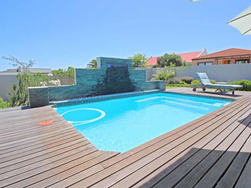 Amazing 4 Bedroom Home Just Listed. - Photo 4