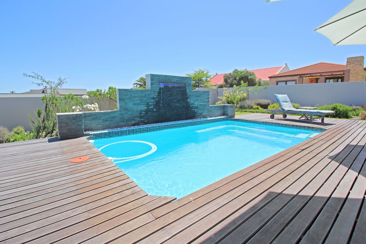 Amazing 4 Bedroom Home Just Listed. - Photo 4