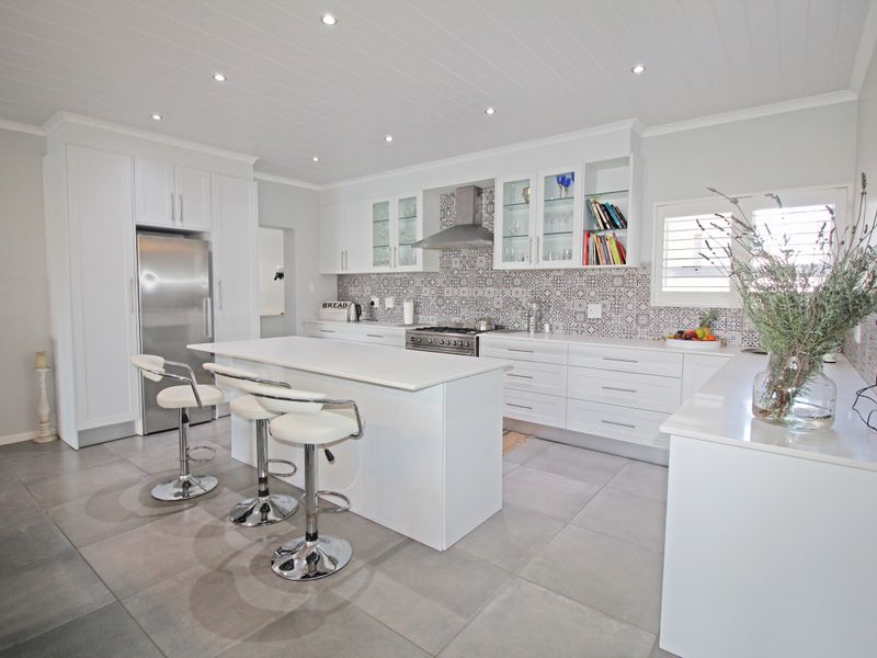 Amazing 4 Bedroom Home Just Listed. - Photo 5