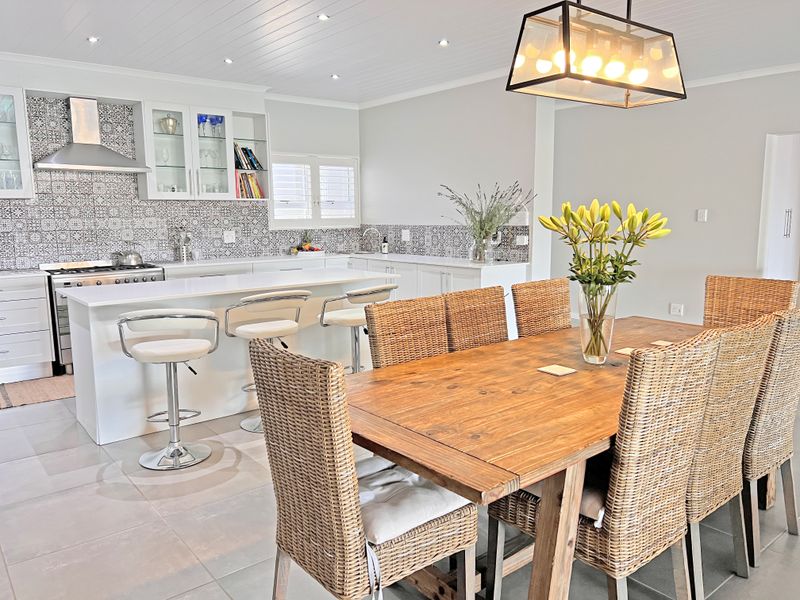 Amazing 4 Bedroom Home Just Listed. - Photo 10