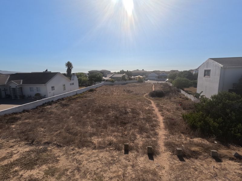 Rare Find!    Vacant land  NOW SELLING  in the highly sought-after Country Club, Langebaan! - Photo 2