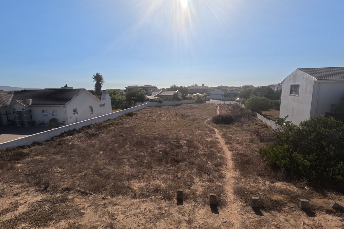 Rare Find!    Vacant land  NOW SELLING  in the highly sought-after Country Club, Langebaan! - Photo 2