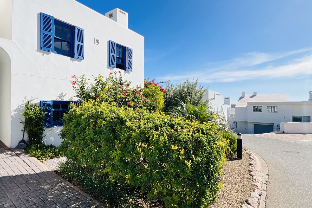 Laid-Back Beach Living with Ocean Views - Photo 3