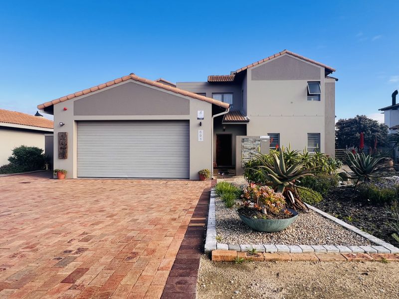 Golf Course Luxury Meets Everyday Comfort in Langebaan Country Estate - Photo 2