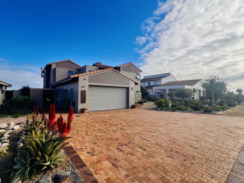 Golf Course Luxury Meets Everyday Comfort in Langebaan Country Estate - Photo 4