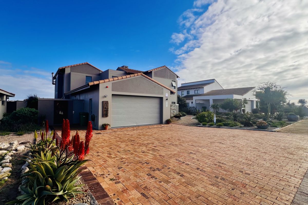 Golf Course Luxury Meets Everyday Comfort in Langebaan Country Estate - Photo 4