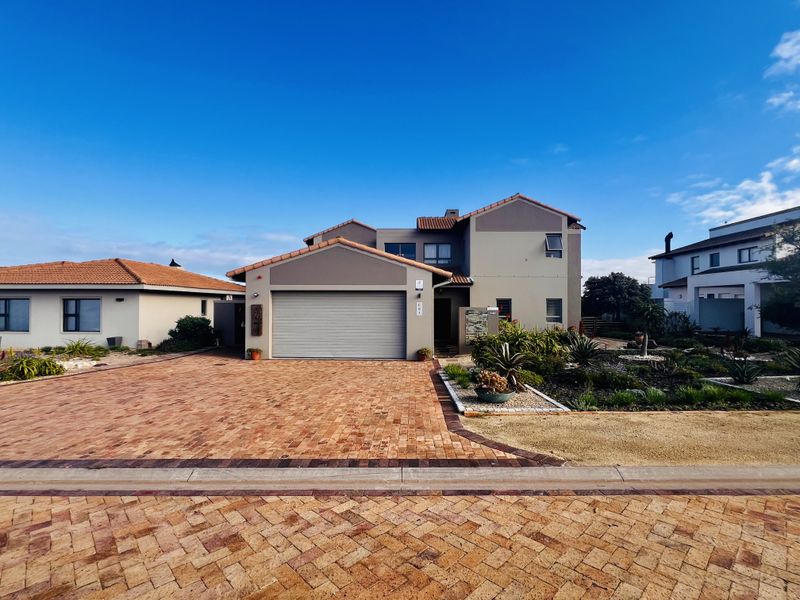 Golf Course Luxury Meets Everyday Comfort in Langebaan Country Estate - Photo 5