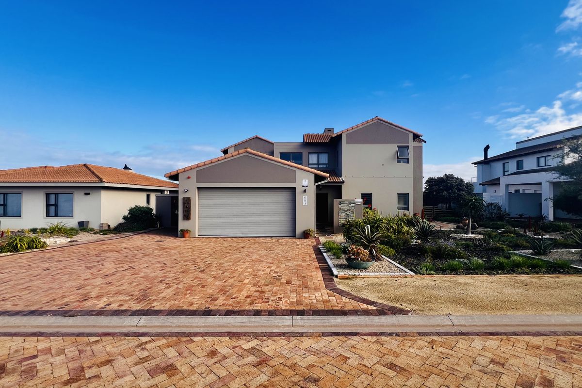 Golf Course Luxury Meets Everyday Comfort in Langebaan Country Estate - Photo 5