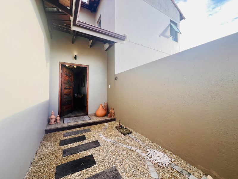 Golf Course Luxury Meets Everyday Comfort in Langebaan Country Estate - Photo 6