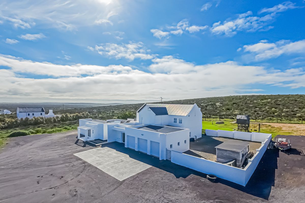 A Home with Space for Everyone – Long Acres Country Estate - Photo 2