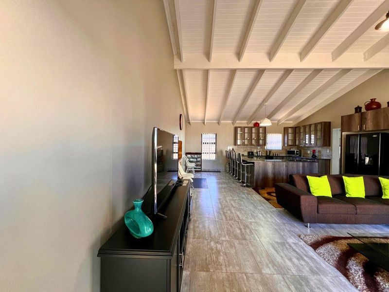 Rare Gem:    Single Story Dual-Living Family Home with Income Potential – Myburgh Park, Langebaan - Photo 8