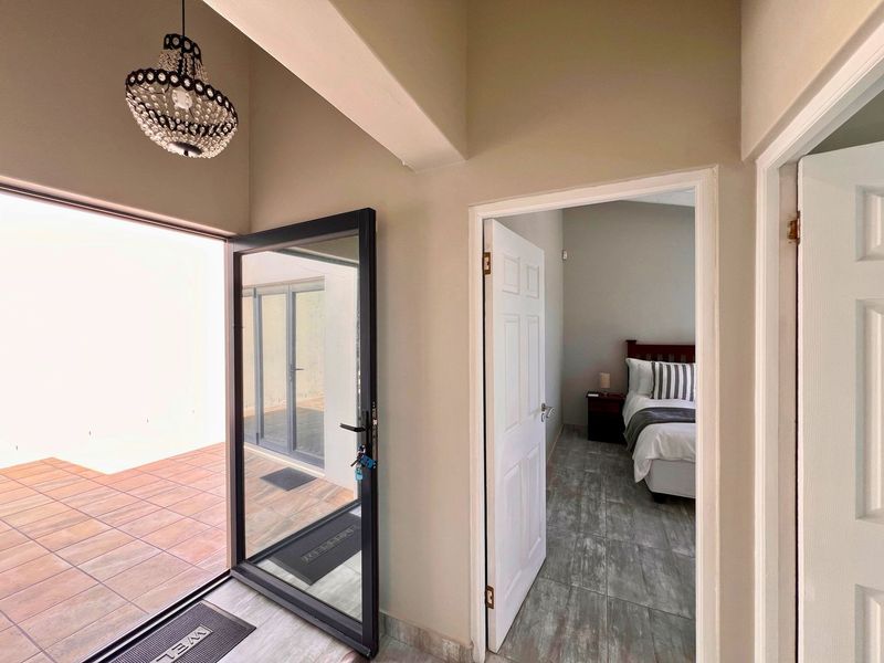 Rare Gem:    Single Story Dual-Living Family Home with Income Potential – Myburgh Park, Langebaan - Photo 6