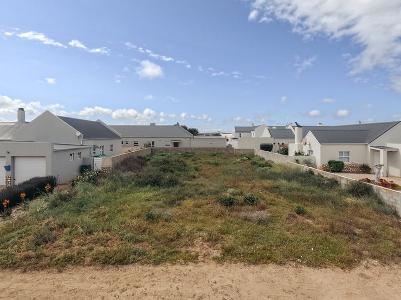 Peaceful living with beach and amenities just minutes away. - Photo 3