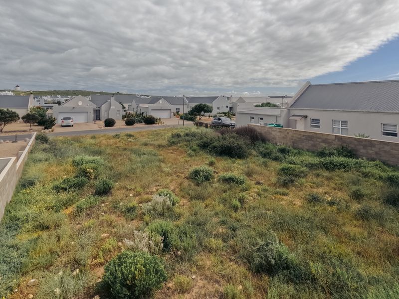 Peaceful living with beach and amenities just minutes away. - Photo 4