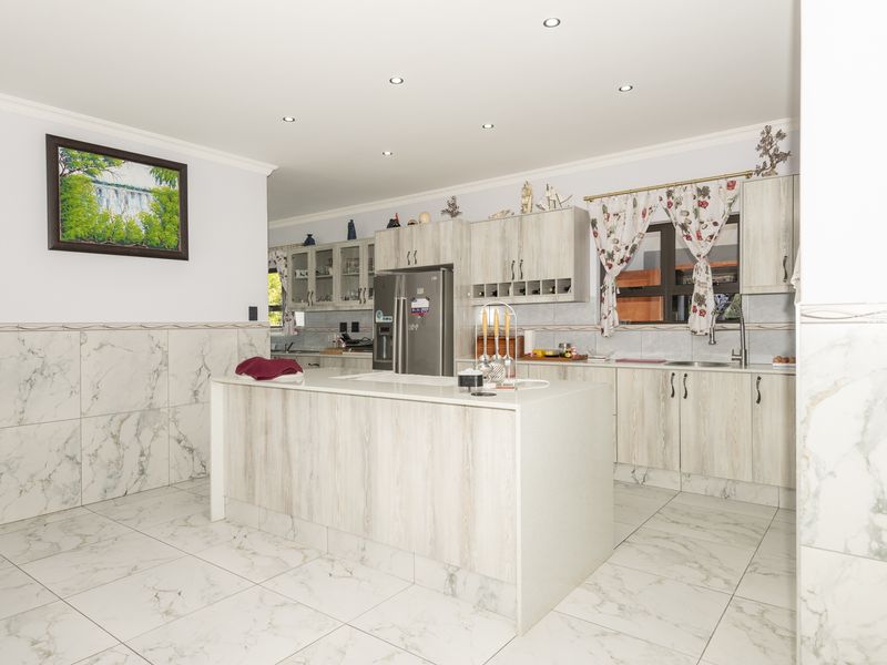 Modern Luxury 100m from the Mashie GOLF Course, Immaculate 3 Bed Single-Storey Home with Flatlet. - Photo 10