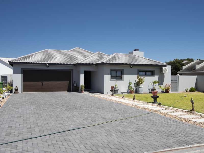 Modern Luxury 100m from the Mashie GOLF Course, Immaculate 3 Bed Single-Storey Home with Flatlet. - Photo 2