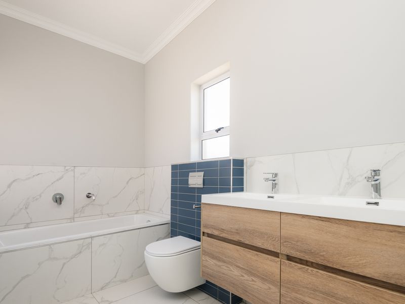 Brand New. Fairway views. 4 Bed - Photo 5