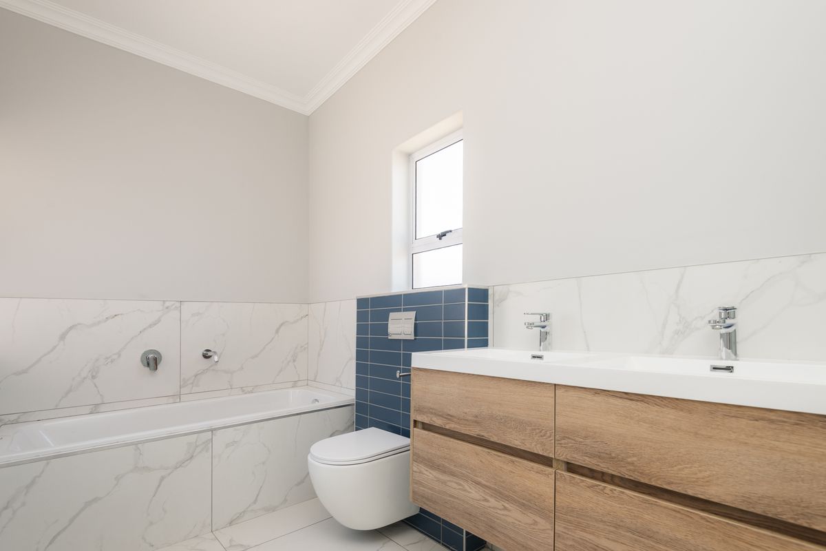 Brand New. Fairway views. 4 Bed - Photo 5