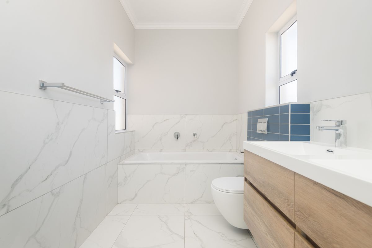 Brand New. Fairway views. 4 Bed - Photo 4