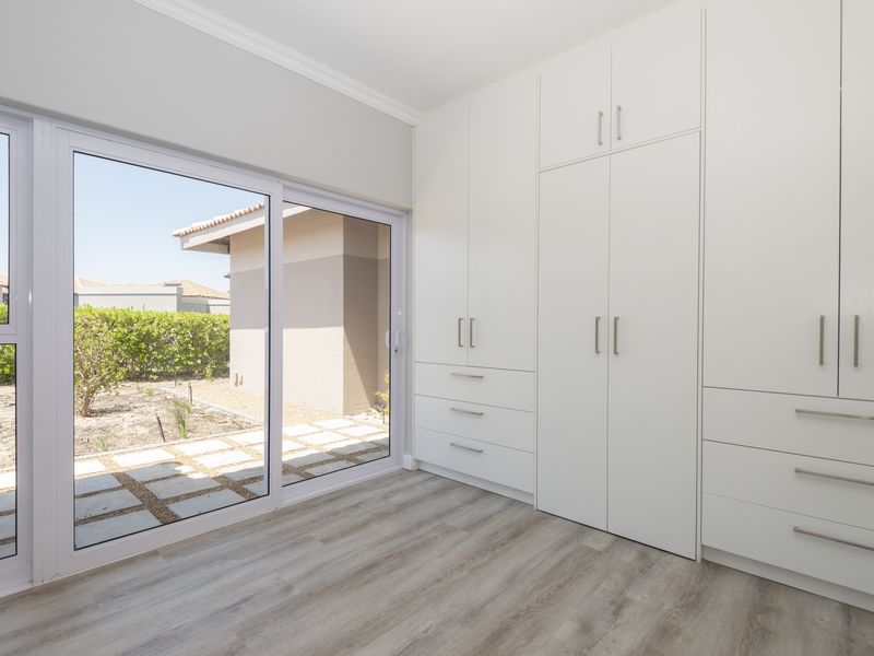 Brand New. Fairway views. 4 Bed - Photo 10