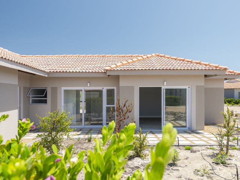 Brand New. Fairway views. 4 Bed - Photo 9