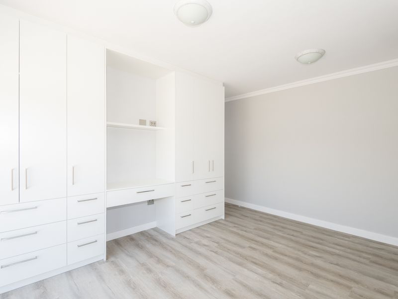 Brand New. Fairway views. 4 Bed - Photo 7