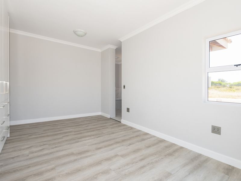 Brand New. Fairway views. 4 Bed - Photo 8