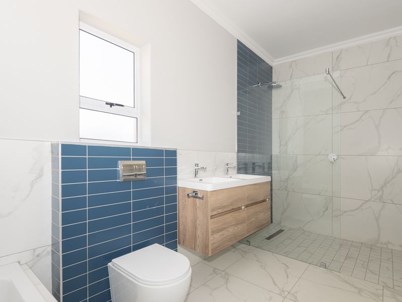 Brand New. Fairway views. 4 Bed - Photo 6