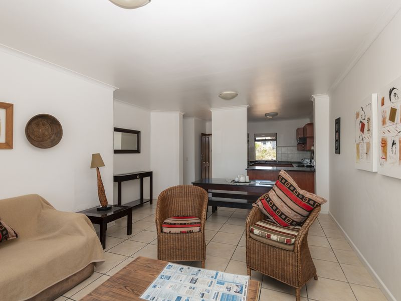 Tranquil First-Floor Apartment with Lagoon Views & Double Garage - Photo 8